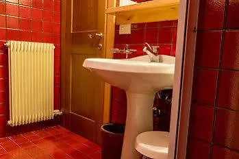 Des Alpes Aparthotel 3*