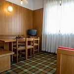 アパートホテル Des Alpes アジアーゴ