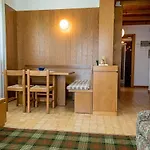 Des Alpes アパートホテル アジアーゴ