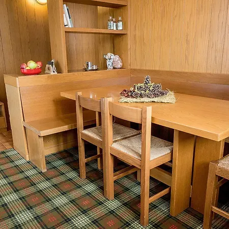 Des Alpes Aparthotel 3*